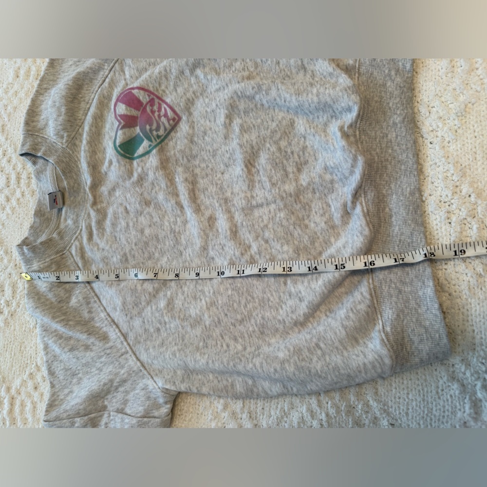 Old Navy Gray Kids Short Sleeve Sweatshirt with Multicolor Heart - Picture 4 of 6